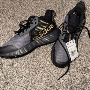 New w/tags Adidas youth 5